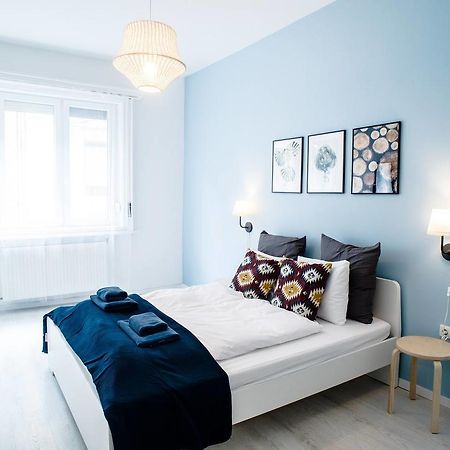 Central New Home With 3 Bedrooms, A/C And Balcony ブダペスト エクステリア 写真
