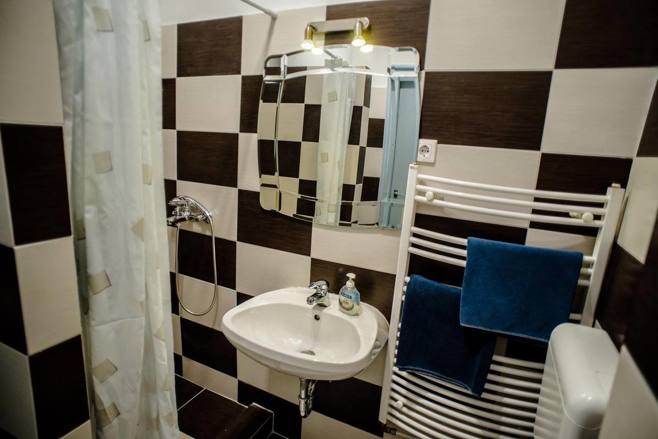 Central New Home With 3 Bedrooms, A/C And Balcony ブダペスト エクステリア 写真