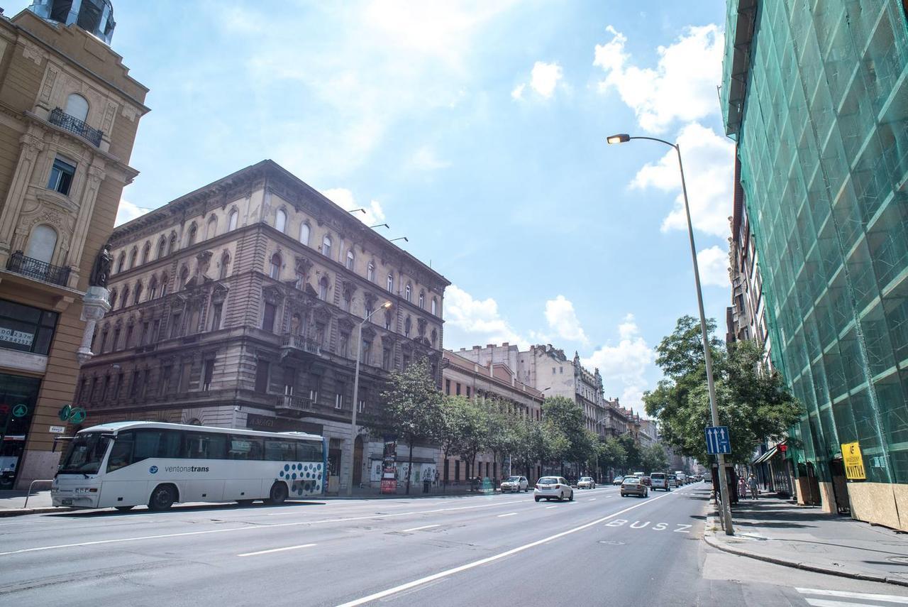 Central New Home With 3 Bedrooms, A/C And Balcony ブダペスト エクステリア 写真