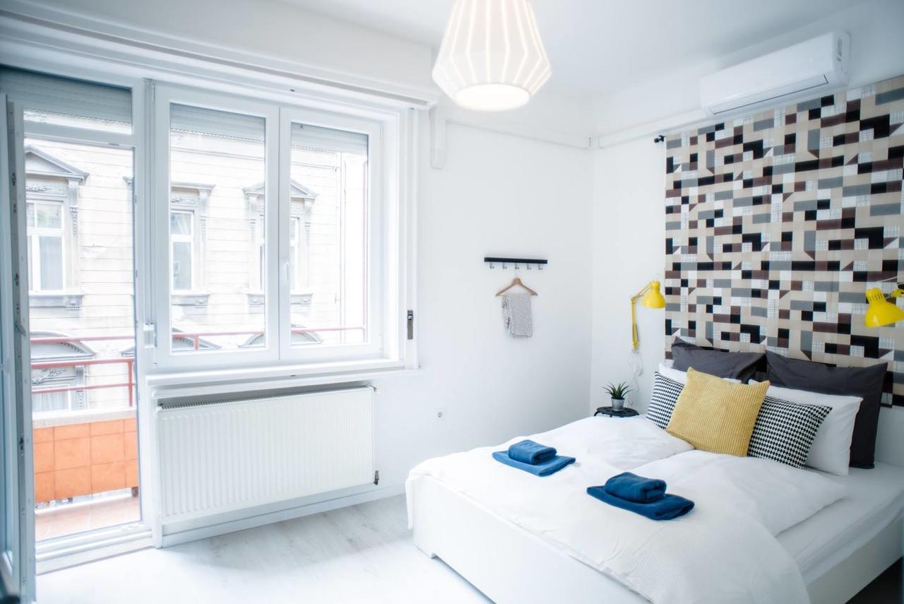 Central New Home With 3 Bedrooms, A/C And Balcony ブダペスト エクステリア 写真