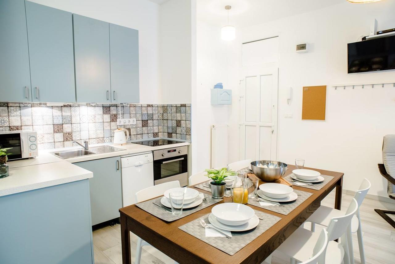 Central New Home With 3 Bedrooms, A/C And Balcony ブダペスト エクステリア 写真