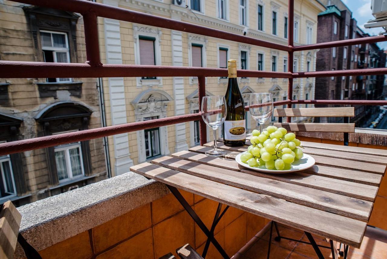 Central New Home With 3 Bedrooms, A/C And Balcony ブダペスト エクステリア 写真