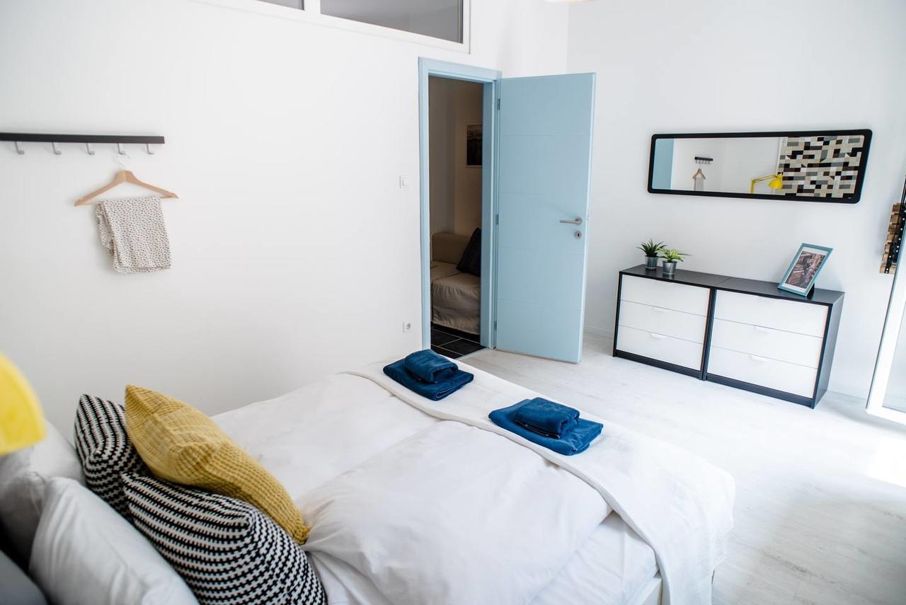 Central New Home With 3 Bedrooms, A/C And Balcony ブダペスト エクステリア 写真