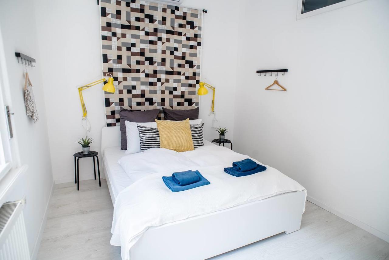 Central New Home With 3 Bedrooms, A/C And Balcony ブダペスト エクステリア 写真