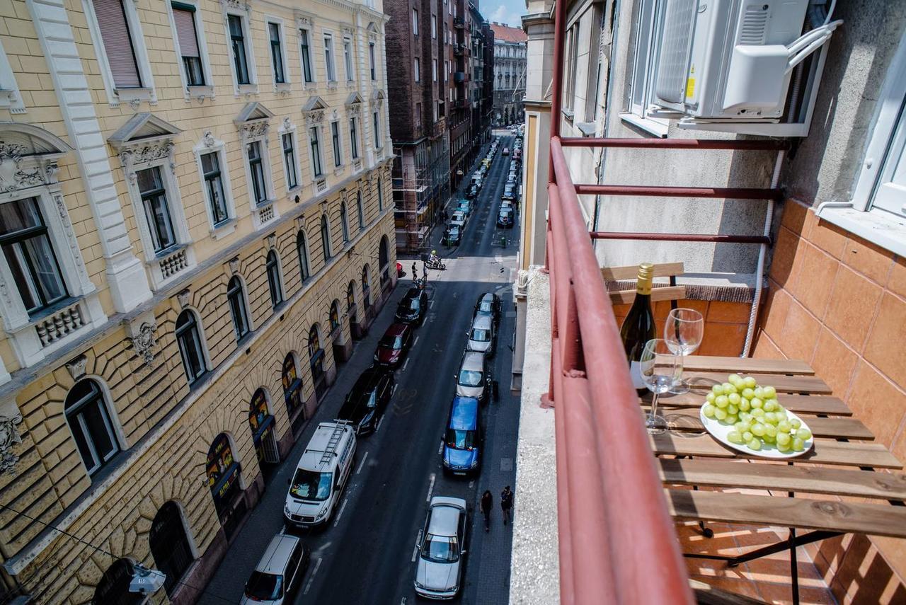 Central New Home With 3 Bedrooms, A/C And Balcony ブダペスト エクステリア 写真
